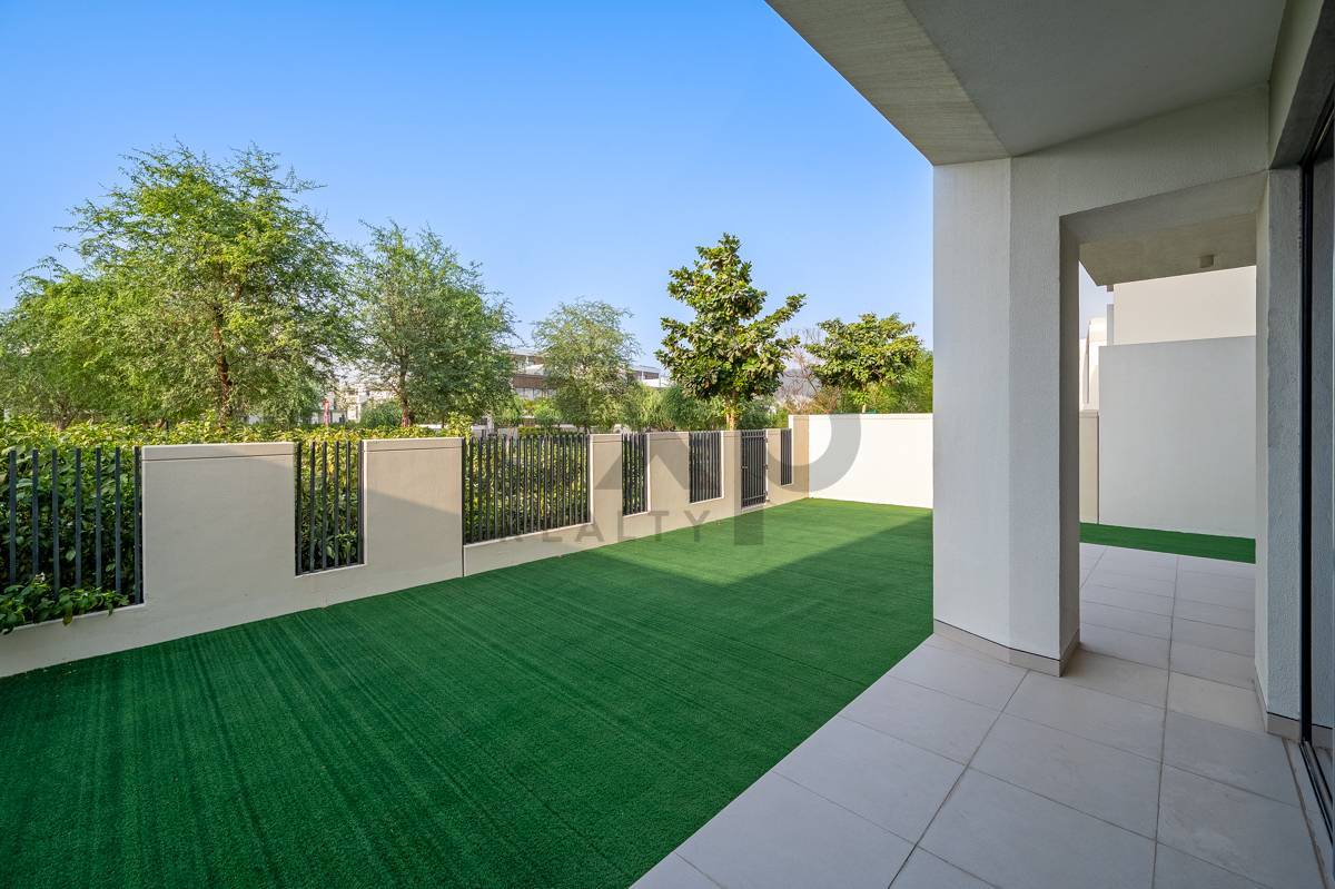 Open Kitchen | Fully Upgraded | Landscaped 5