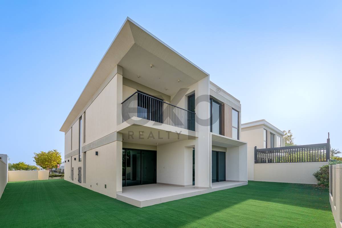 Open Kitchen | Fully Upgraded | Landscaped 3