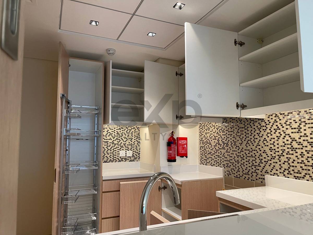 Apartment for rent in Dubai, Deira, Dubai, 1433 ft²