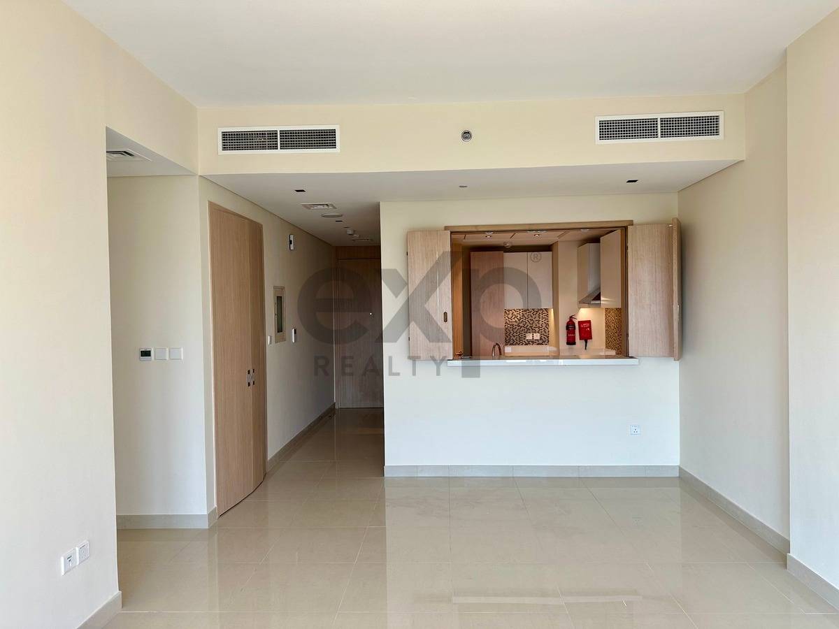 Apartment for rent in Dubai, Deira, Dubai, 1433 ft²