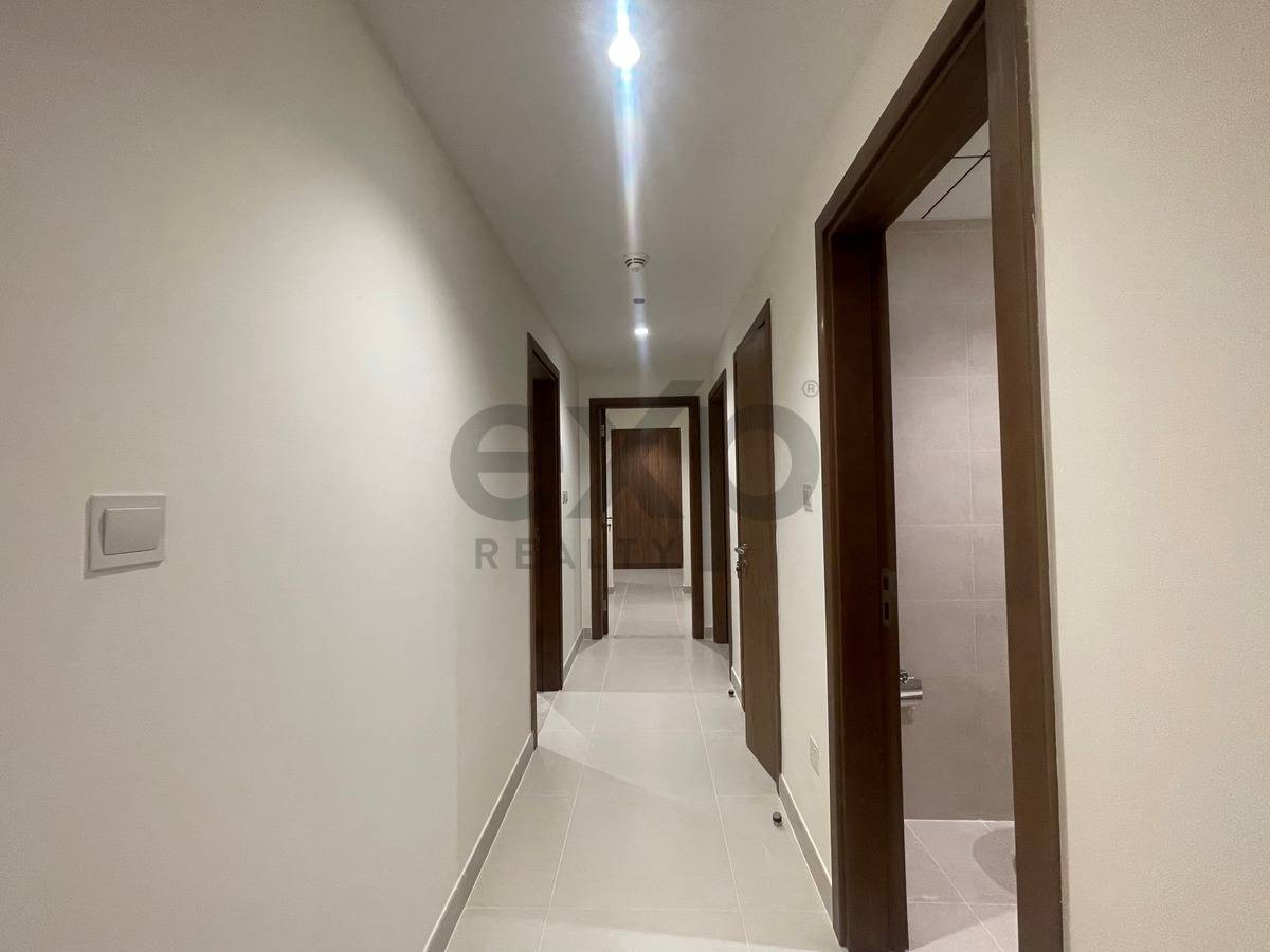Apartment for rent in Dubai, Deira, Dubai, 2678 ft²