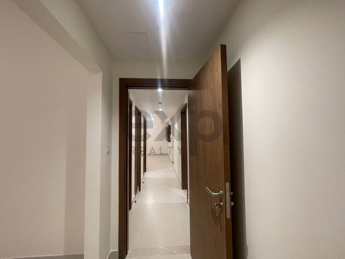 Apartment for rent in Dubai, Deira, Dubai, 2678 ft²