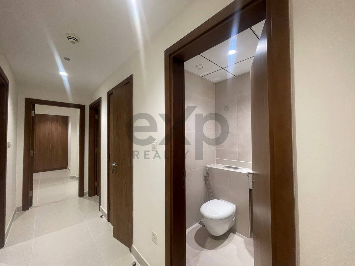 Apartment for rent in Dubai, Deira, Dubai, 2678 ft²