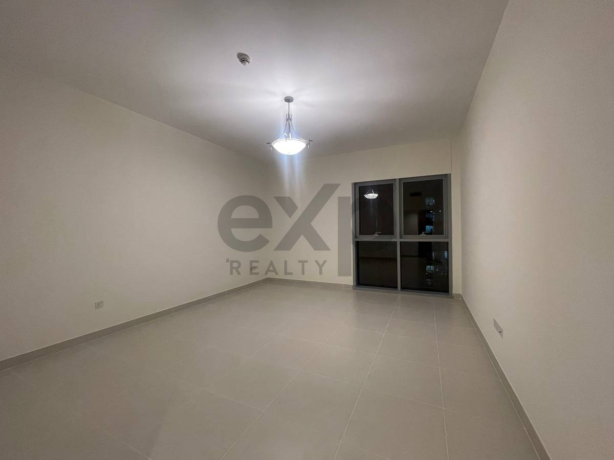 Apartment for rent in Dubai, Deira, Dubai, 2678 ft²
