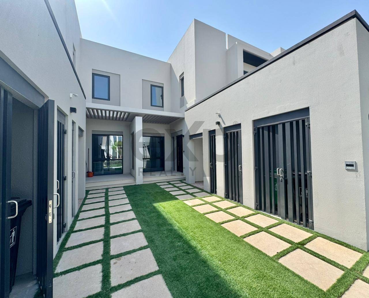 منزل متلاصق for rent in Dubai, Jebel Ali, Dubai, 2712 ft²