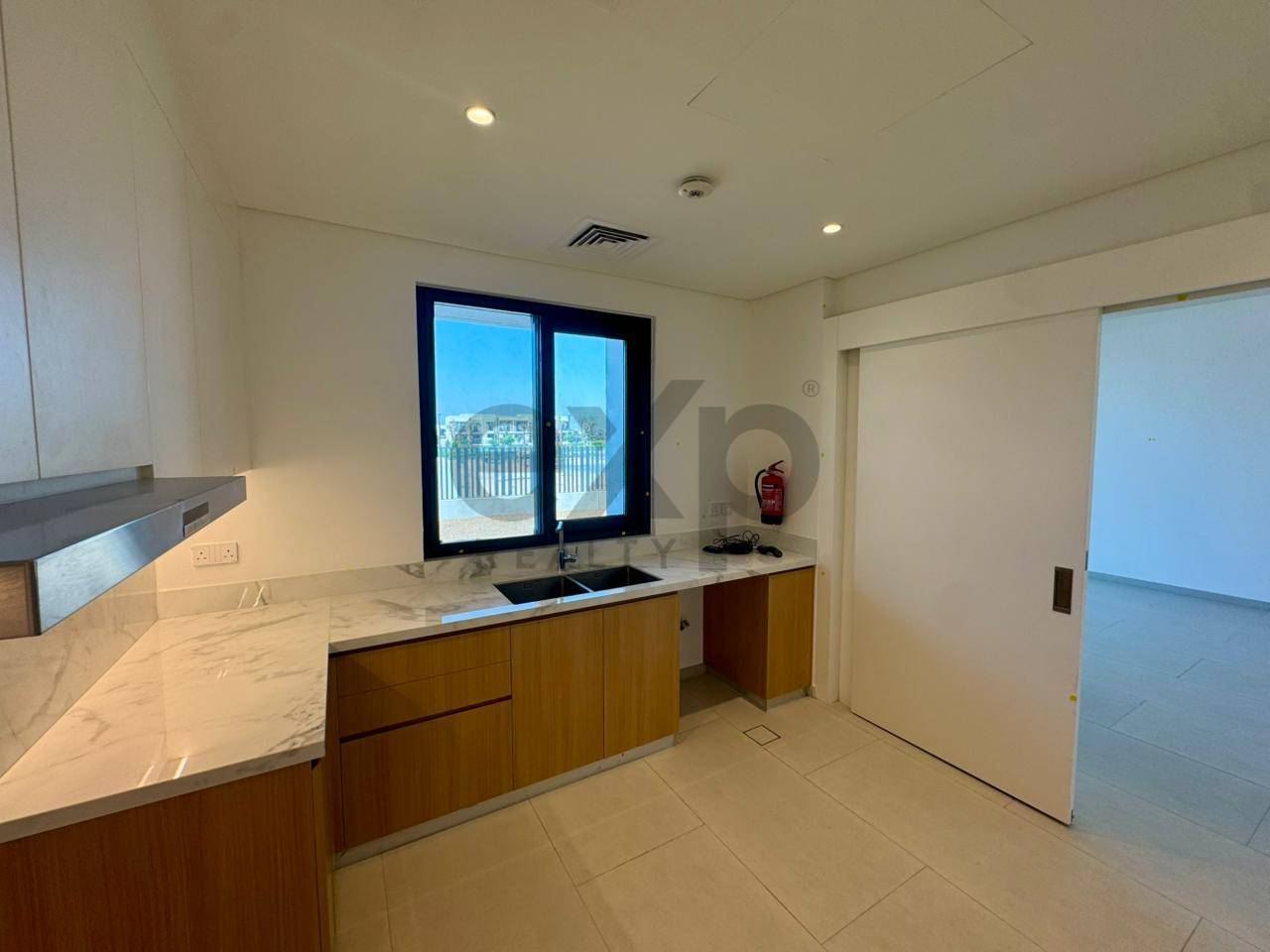 Townhouse for rent in Dubai, Jebel Ali, Dubai, 2561 ft²