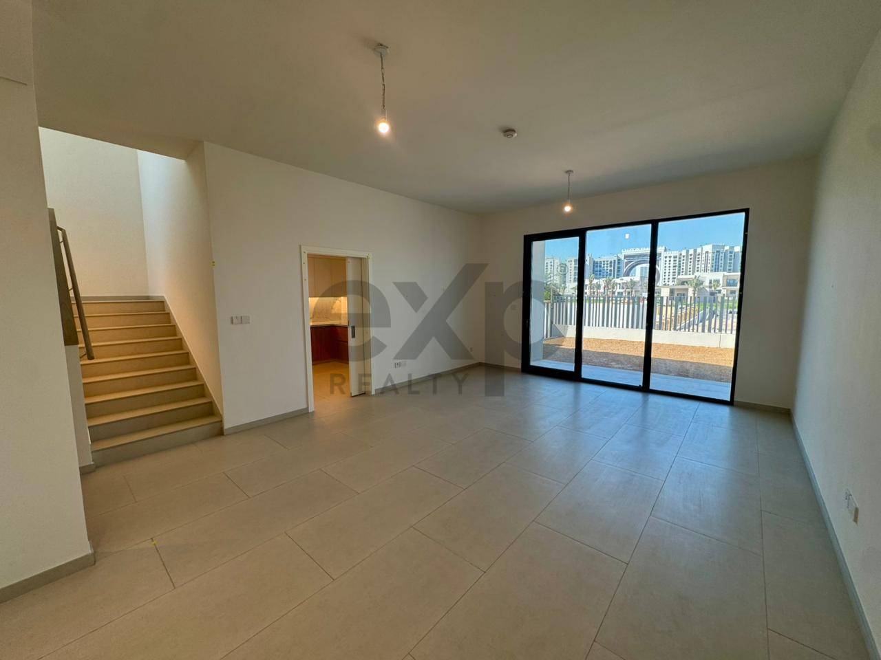 Townhouse for rent in Dubai, Jebel Ali, Dubai, 2561 ft²