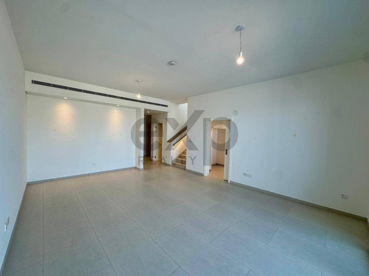 Townhouse for rent in Dubai, Jebel Ali, Dubai, 2561 ft²