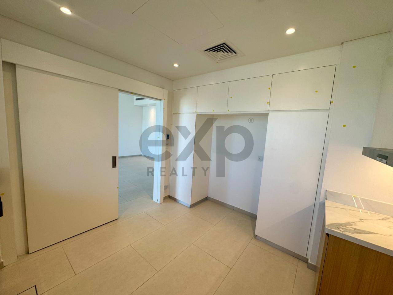 Townhouse for rent in Dubai, Jebel Ali, Dubai, 2561 ft²