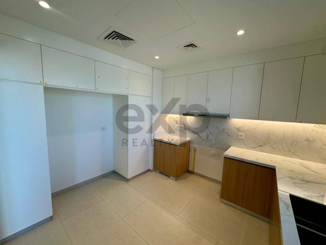Townhouse for rent in Dubai, Jebel Ali, Dubai, 2561 ft²