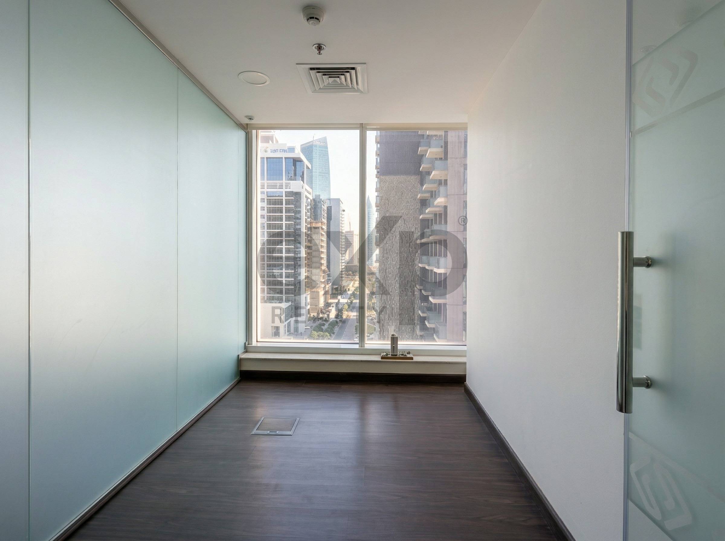 مكتب for rent in Dubai, Business Bay, Dubai, 934 ft²