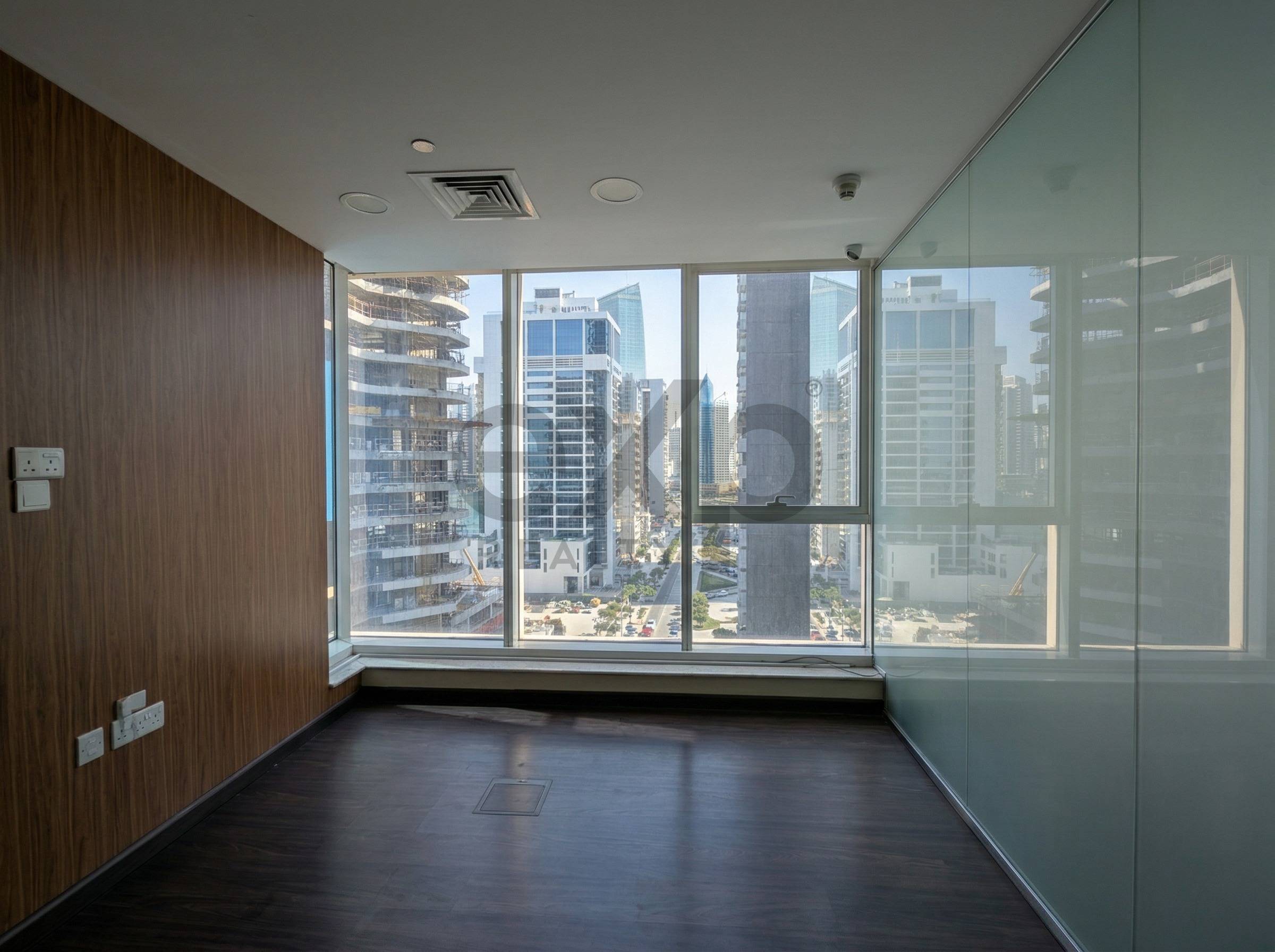مكتب for rent in Dubai, Business Bay, Dubai, 934 ft²