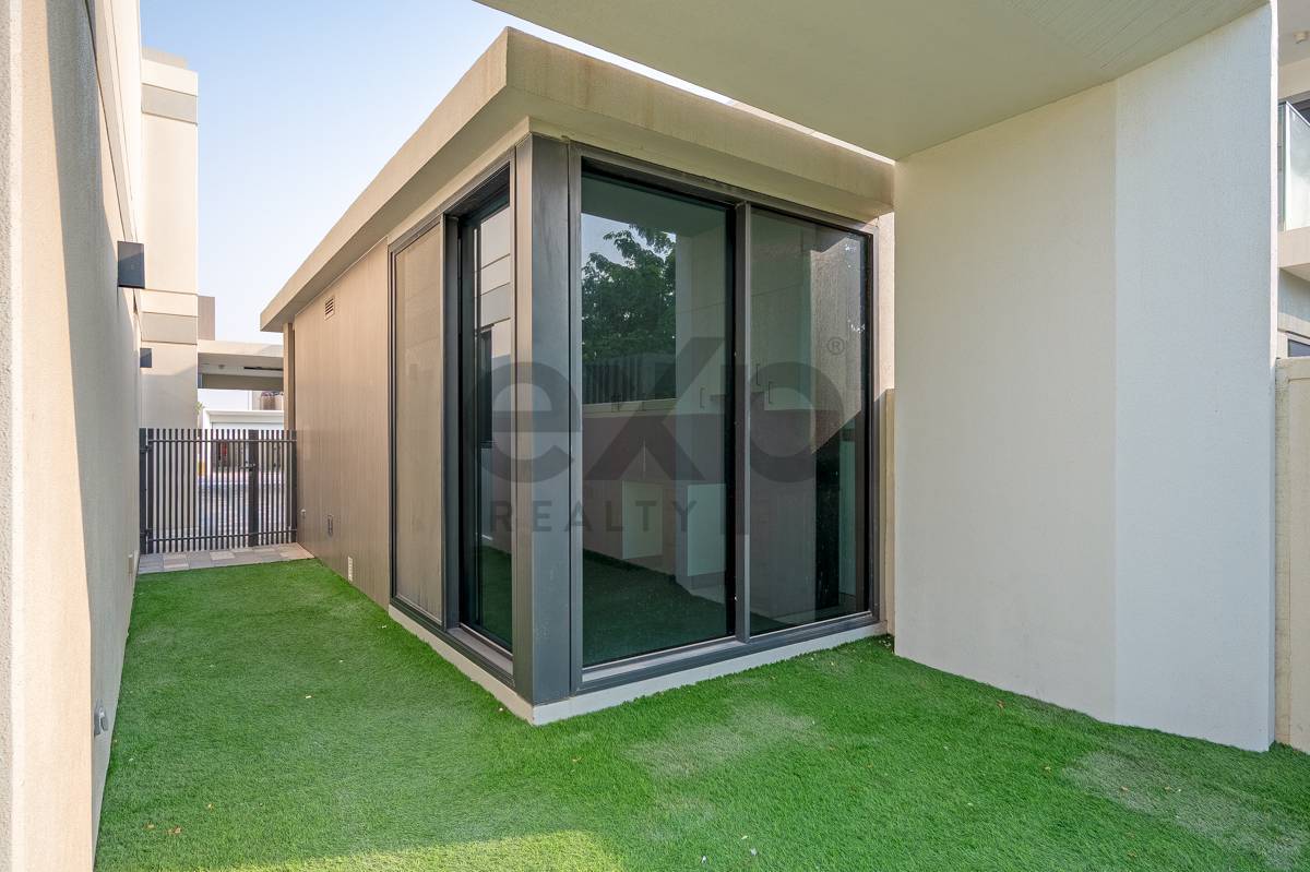 Villa for rent in Dubai, Tilal Al Ghaf, Dubai, 4838 ft²