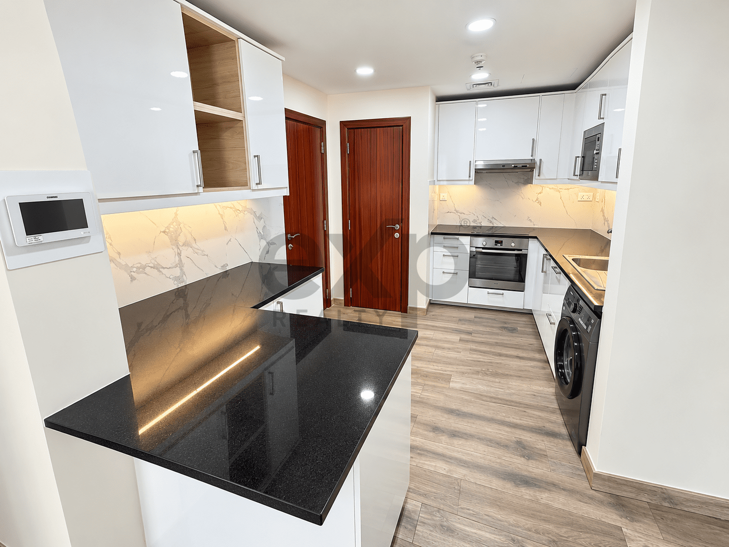 Apartment for rent in Dubai, Jumeirah Beach Residence, Dubai, 1317 ft²