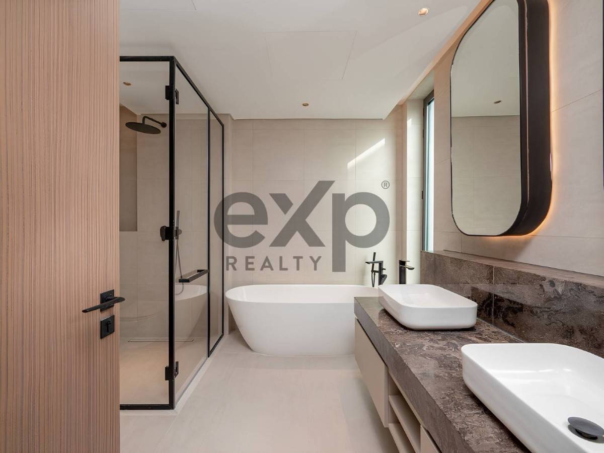 Villa for rent in Dubai, Tilal Al Ghaf, Dubai, 4762 ft²