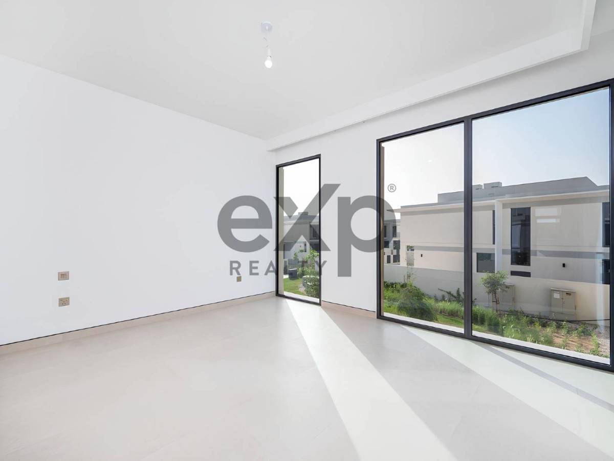 Villa for rent in Dubai, Tilal Al Ghaf, Dubai, 4762 ft²