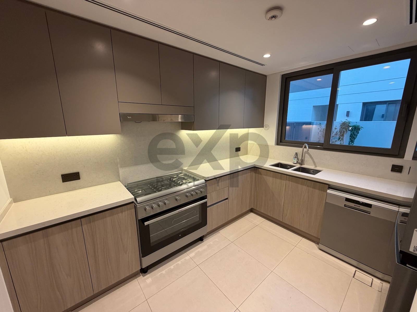 Villa for rent in Dubai, Tilal Al Ghaf, Dubai, 3411 ft²