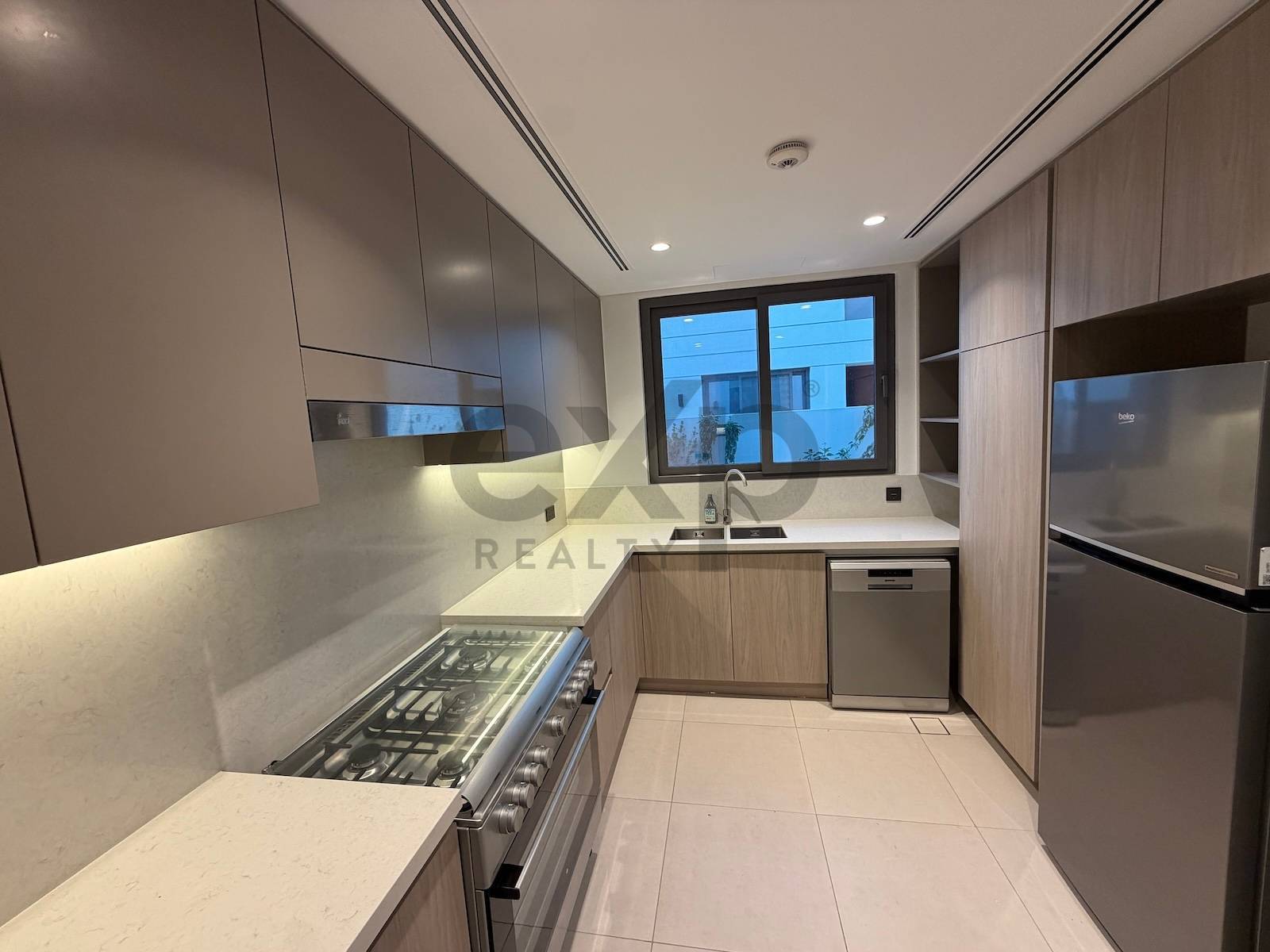 Villa for rent in Dubai, Tilal Al Ghaf, Dubai, 3411 ft²