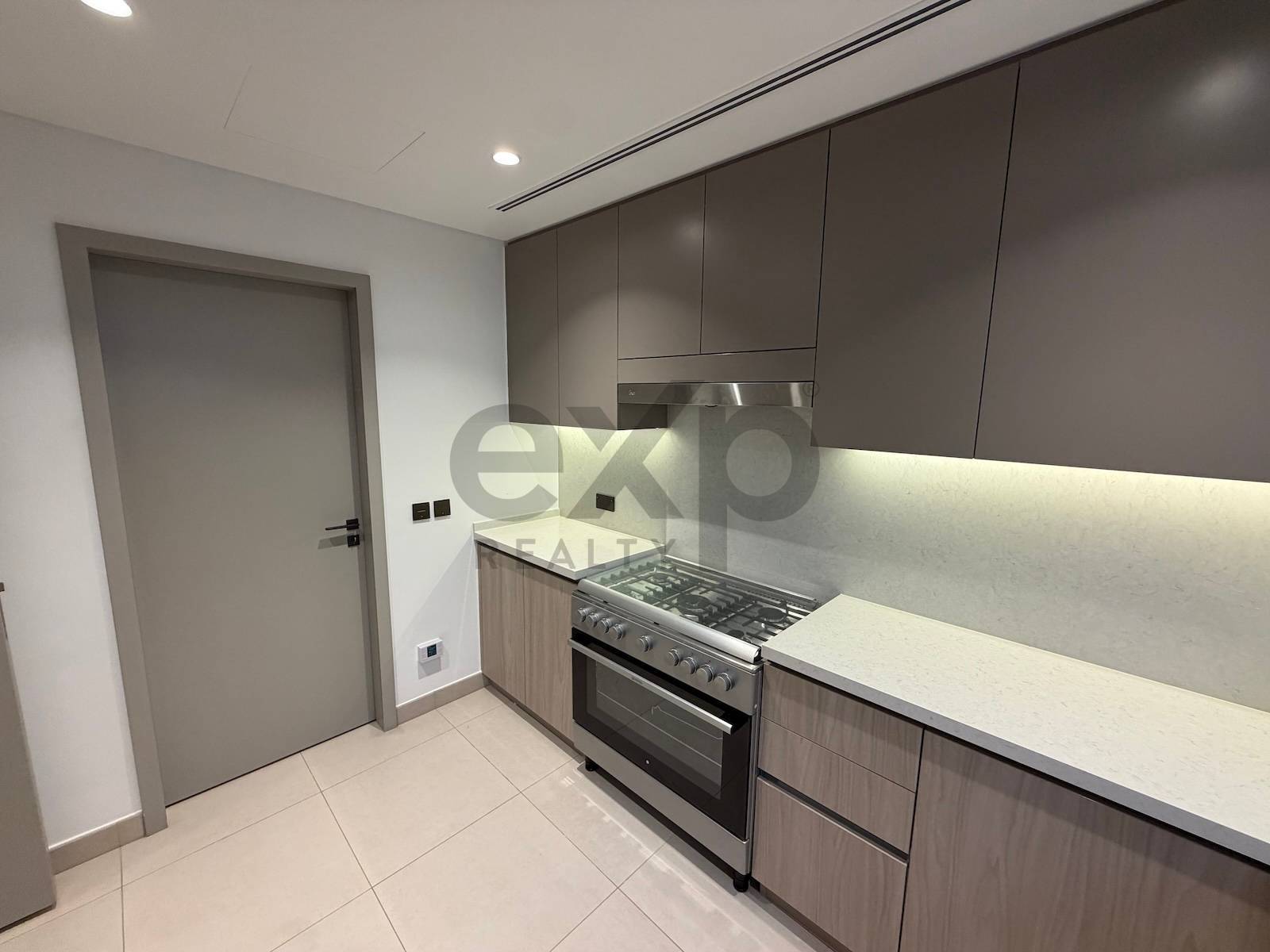 Villa for rent in Dubai, Tilal Al Ghaf, Dubai, 3411 ft²