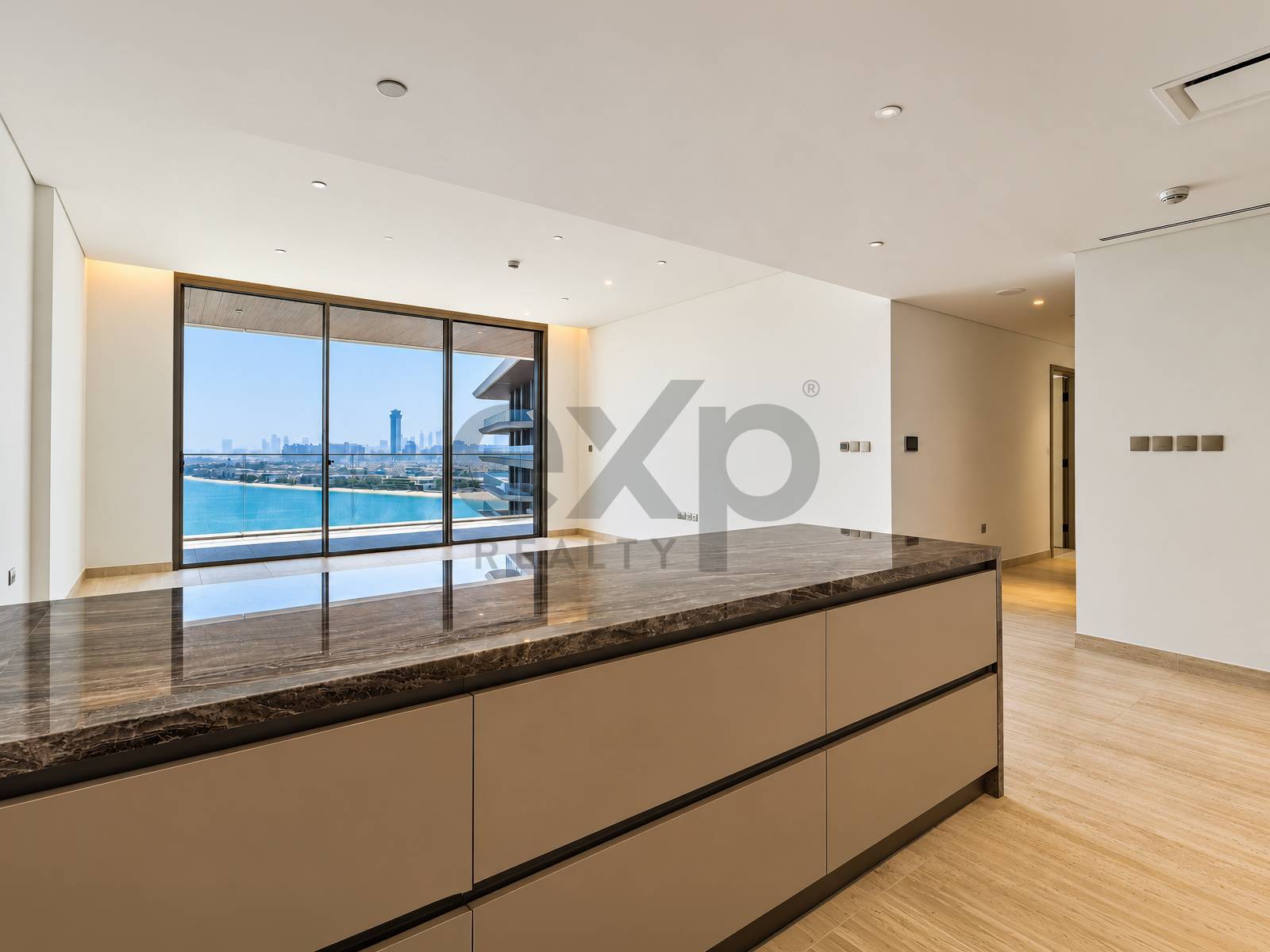 Apartment for rent in Dubai, Palm Jumeirah, Dubai, 2428 ft²