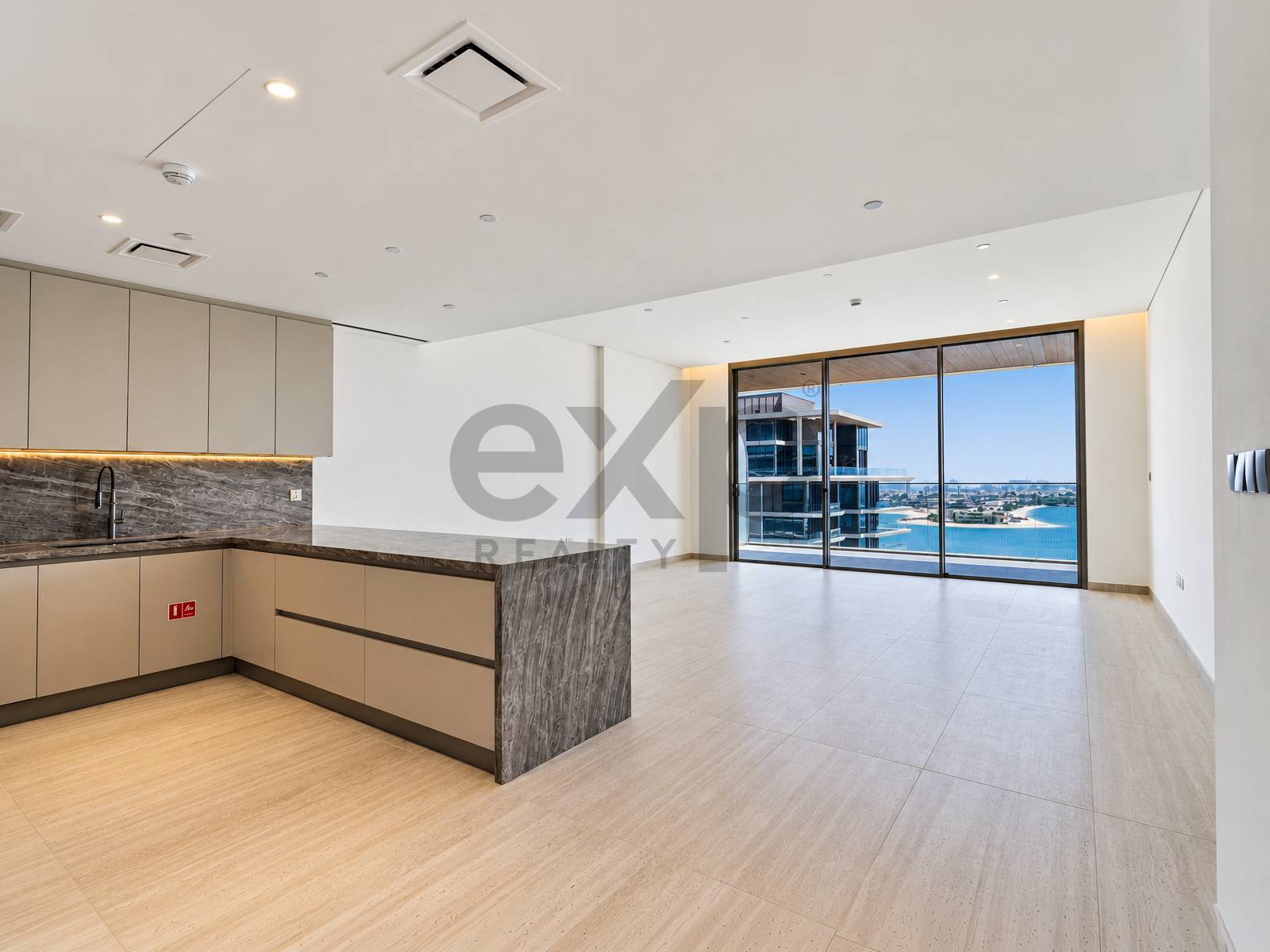 Apartment for rent in Dubai, Palm Jumeirah, Dubai, 2428 ft²