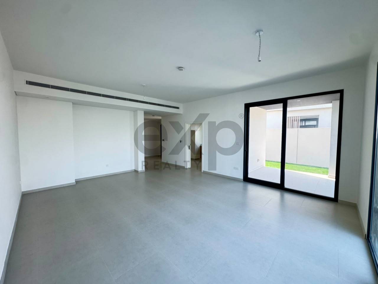 Townhouse for rent in Dubai, Jebel Ali, Dubai, 3842 ft²