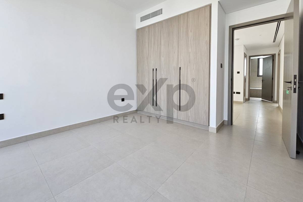 Townhouse for rent in Dubai, Tilal Al Ghaf, Dubai, 1512 ft²