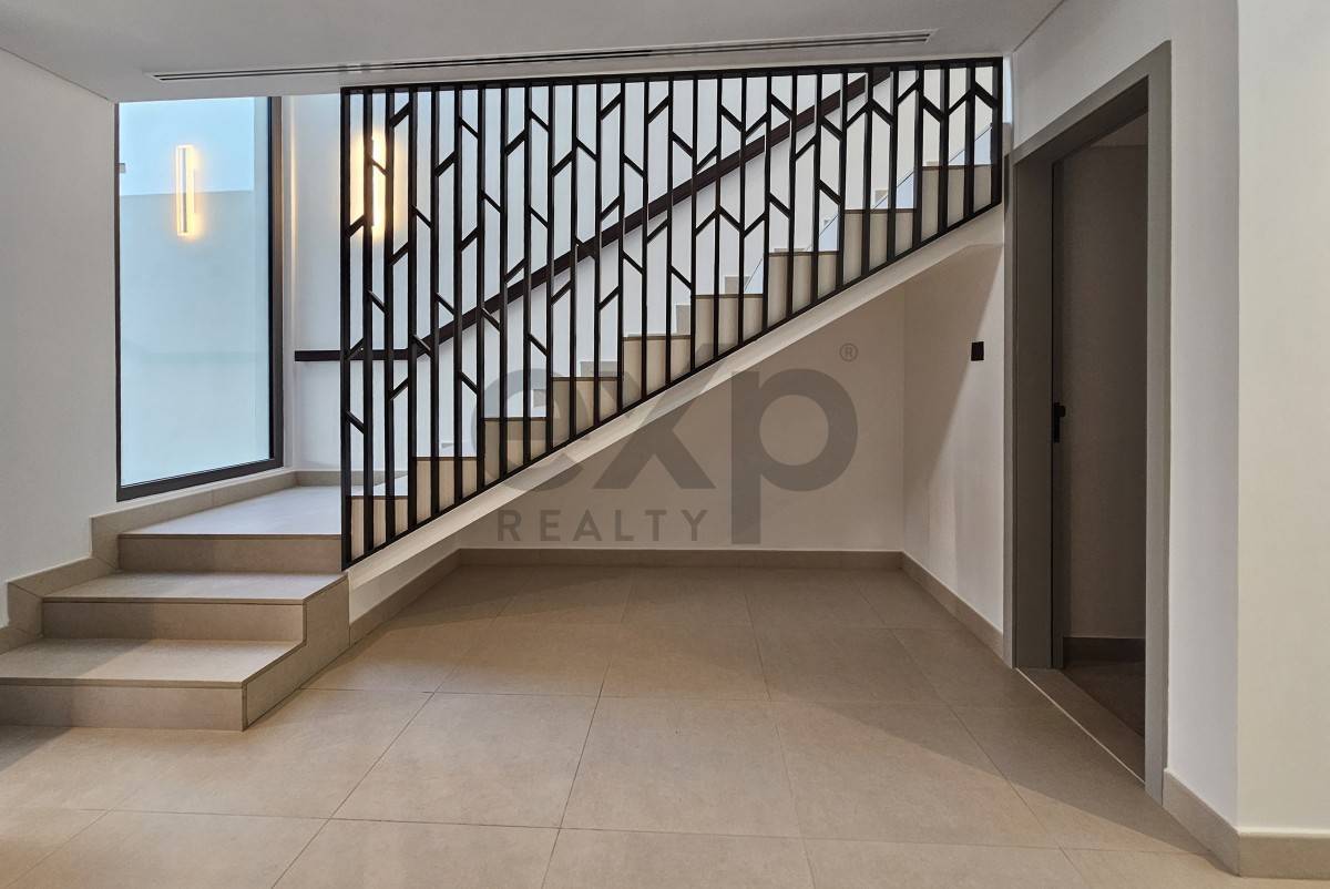 Townhouse for rent in Dubai, Tilal Al Ghaf, Dubai, 1512 ft²