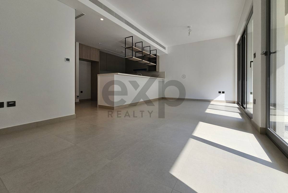 Townhouse for rent in Dubai, Tilal Al Ghaf, Dubai, 1512 ft²