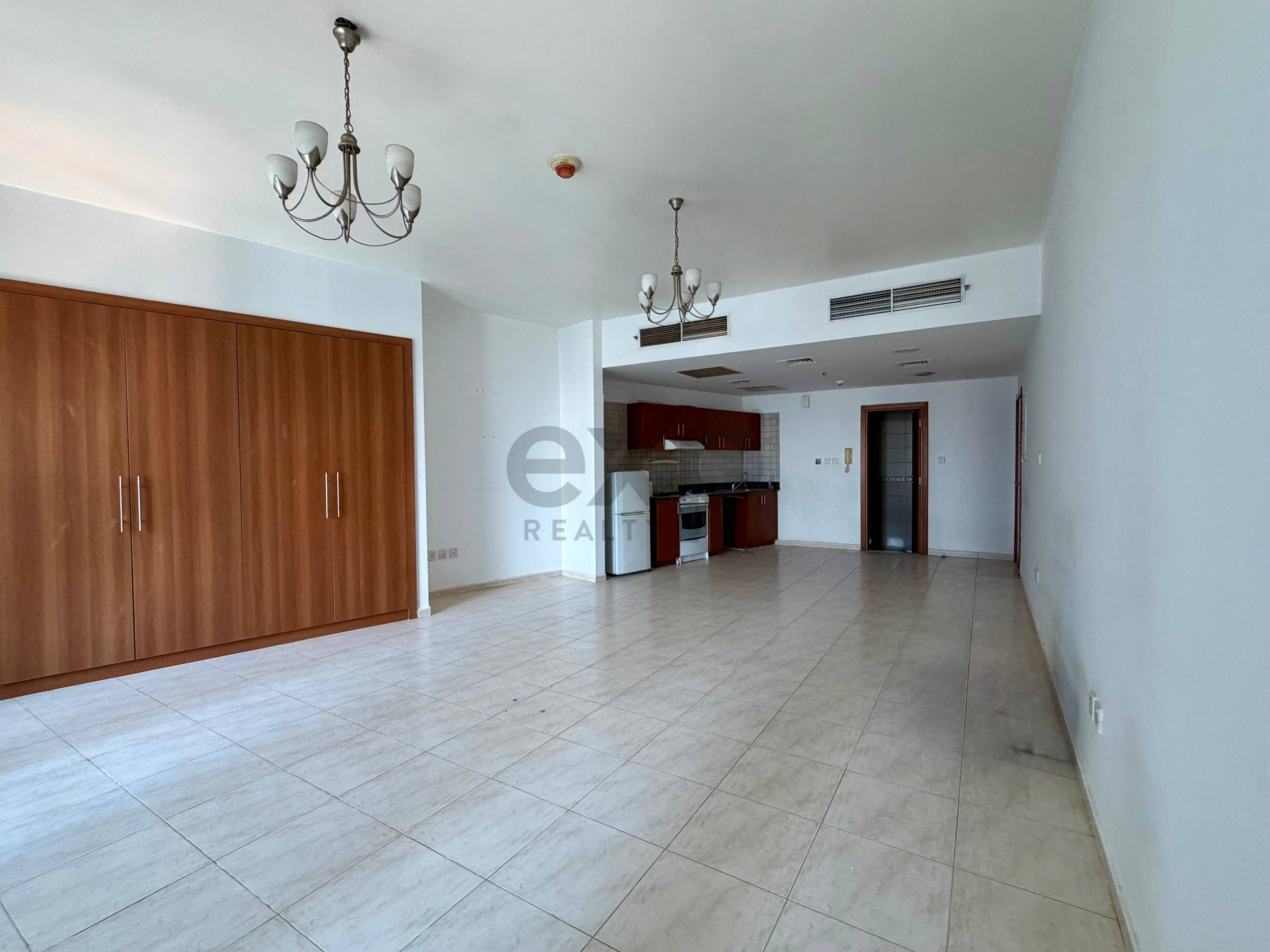 شقة for rent in Dubai, Dubai Residence Complex, Dubai, 570 ft²