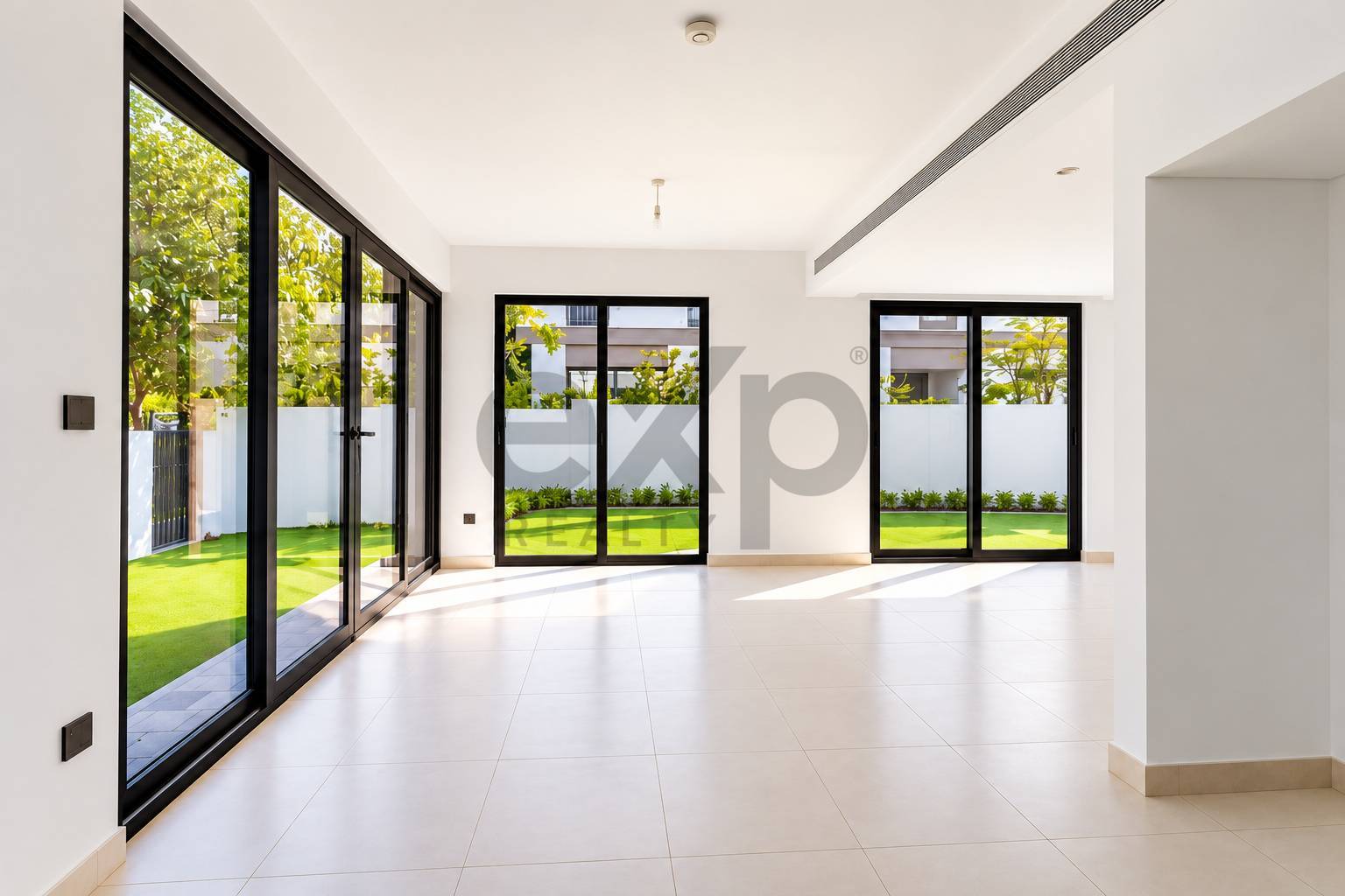 Villa for rent in Dubai, Tilal Al Ghaf, Dubai, 3200 ft²