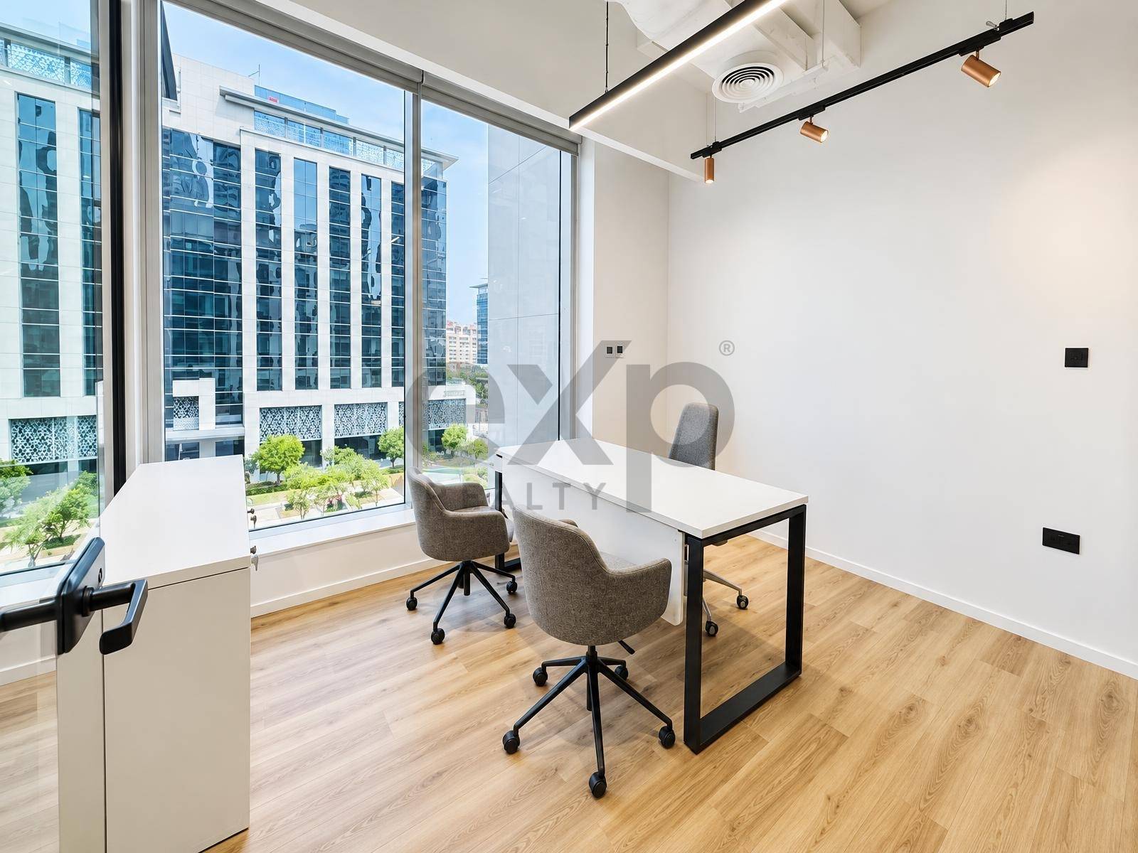 Office for rent in Dubai, Downtown Dubai, Dubai, 1808 ft²