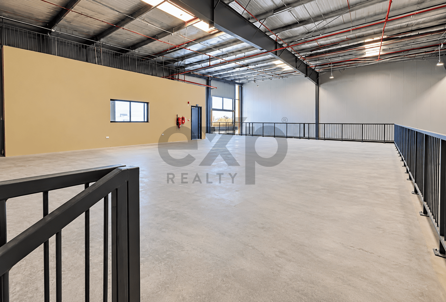 Warehouse for rent in Dubai, Dubai Investment Park (DIP), Dubai, 12116 ft²
