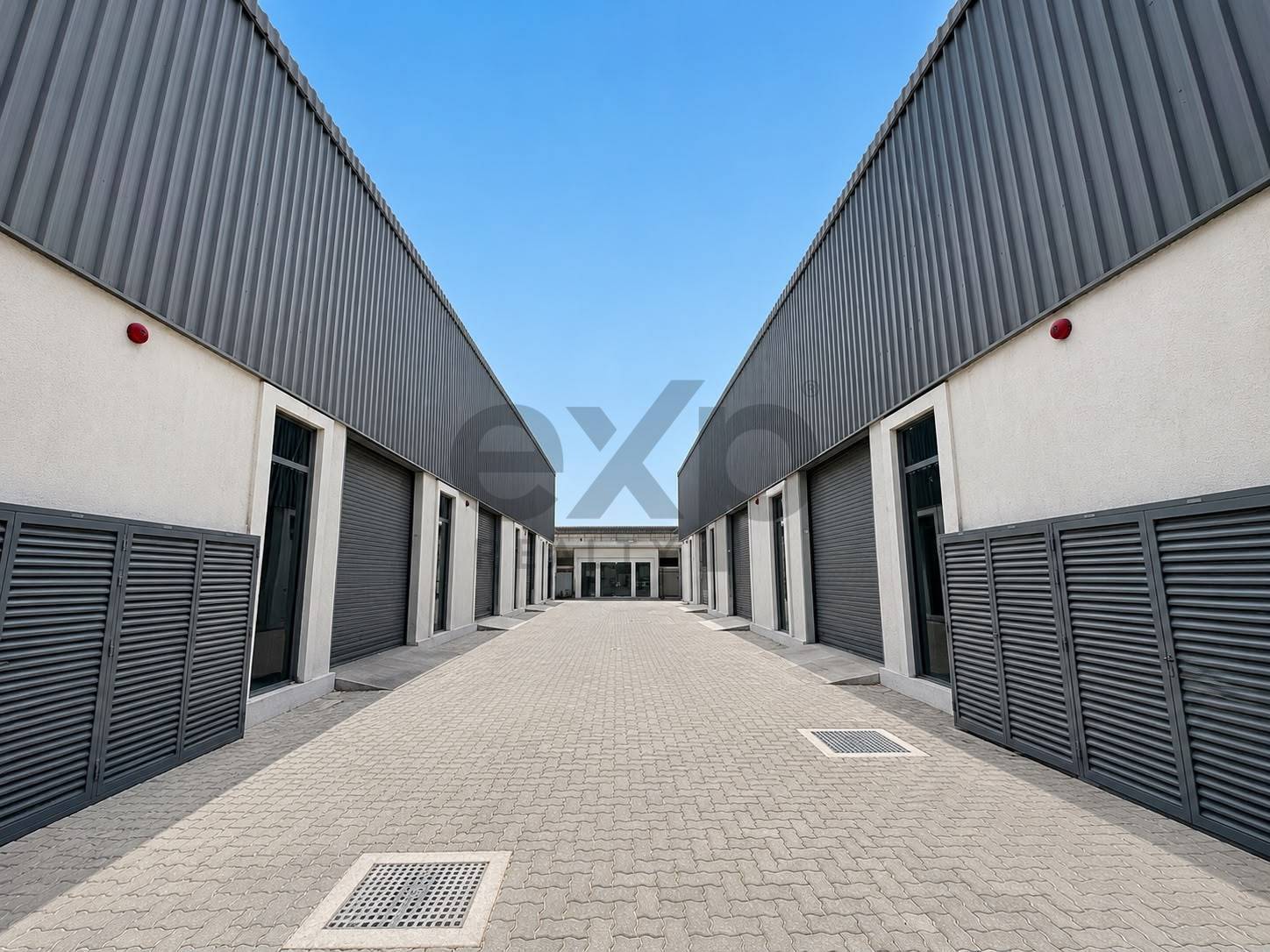 Warehouse for rent in Dubai, Dubai Investment Park (DIP), Dubai, 9890 ft²