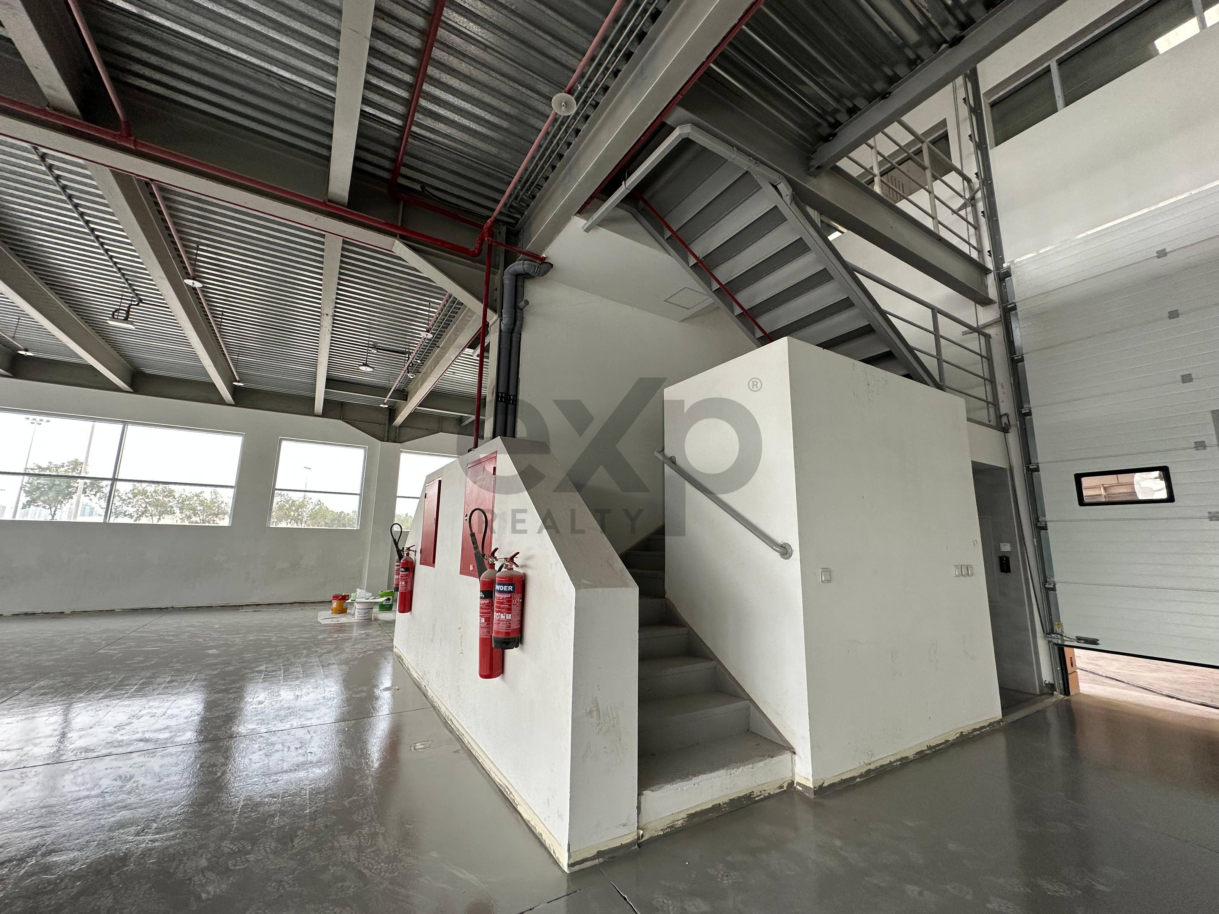 مستودع for rent in Dubai, Al Qusais, Dubai, 3200 ft²
