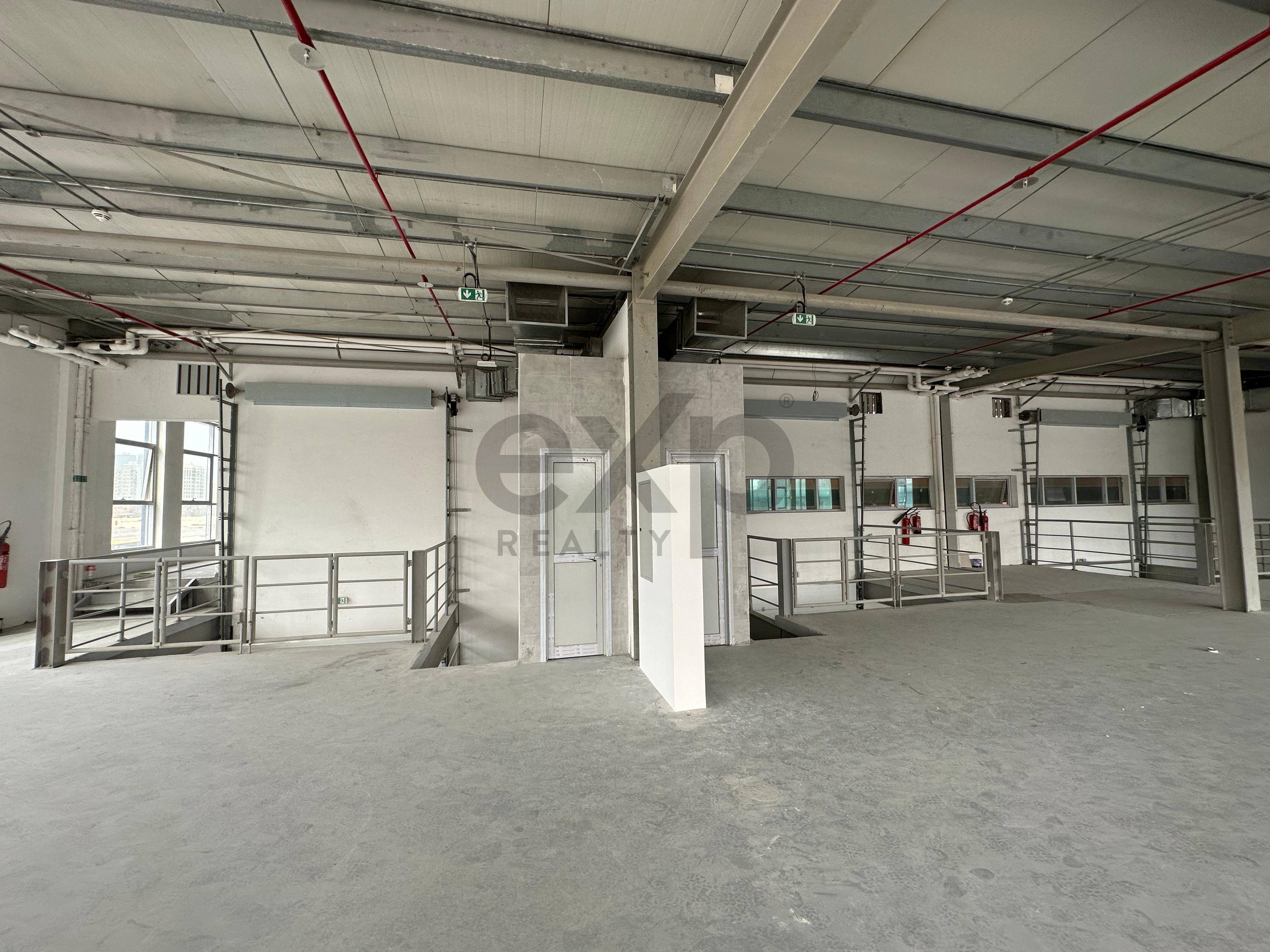 مستودع for rent in Dubai, Al Qusais, Dubai, 3200 ft²
