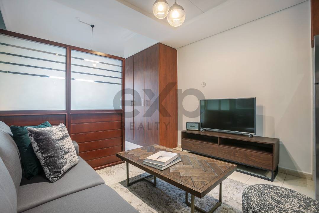 Apartment for sale in Dubai, Jumeirah Lake Towers (JLT), Dubai, 420 ft²