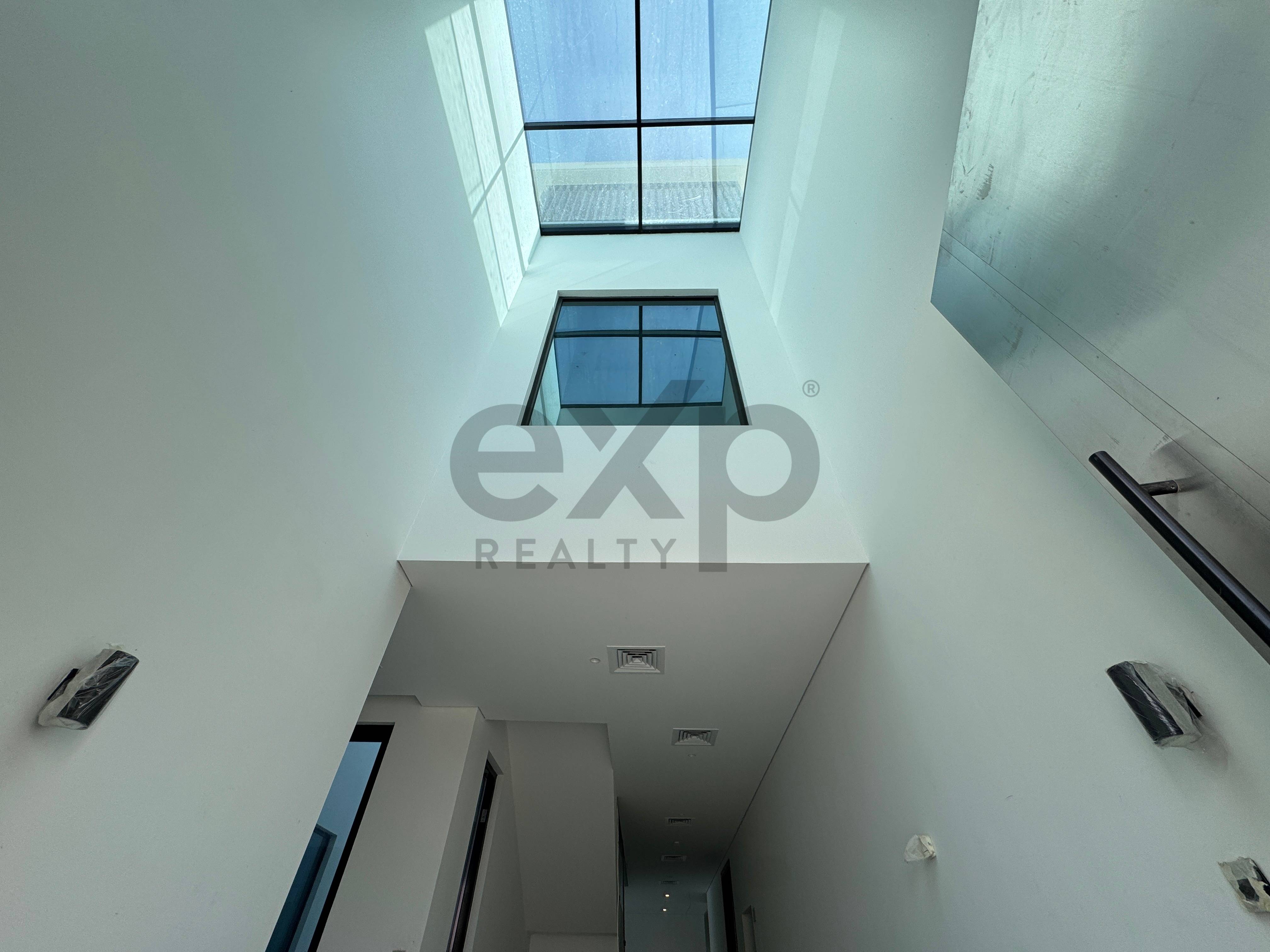 Villa for sale in Dubai, Jebel Ali, Dubai, 12125 ft²