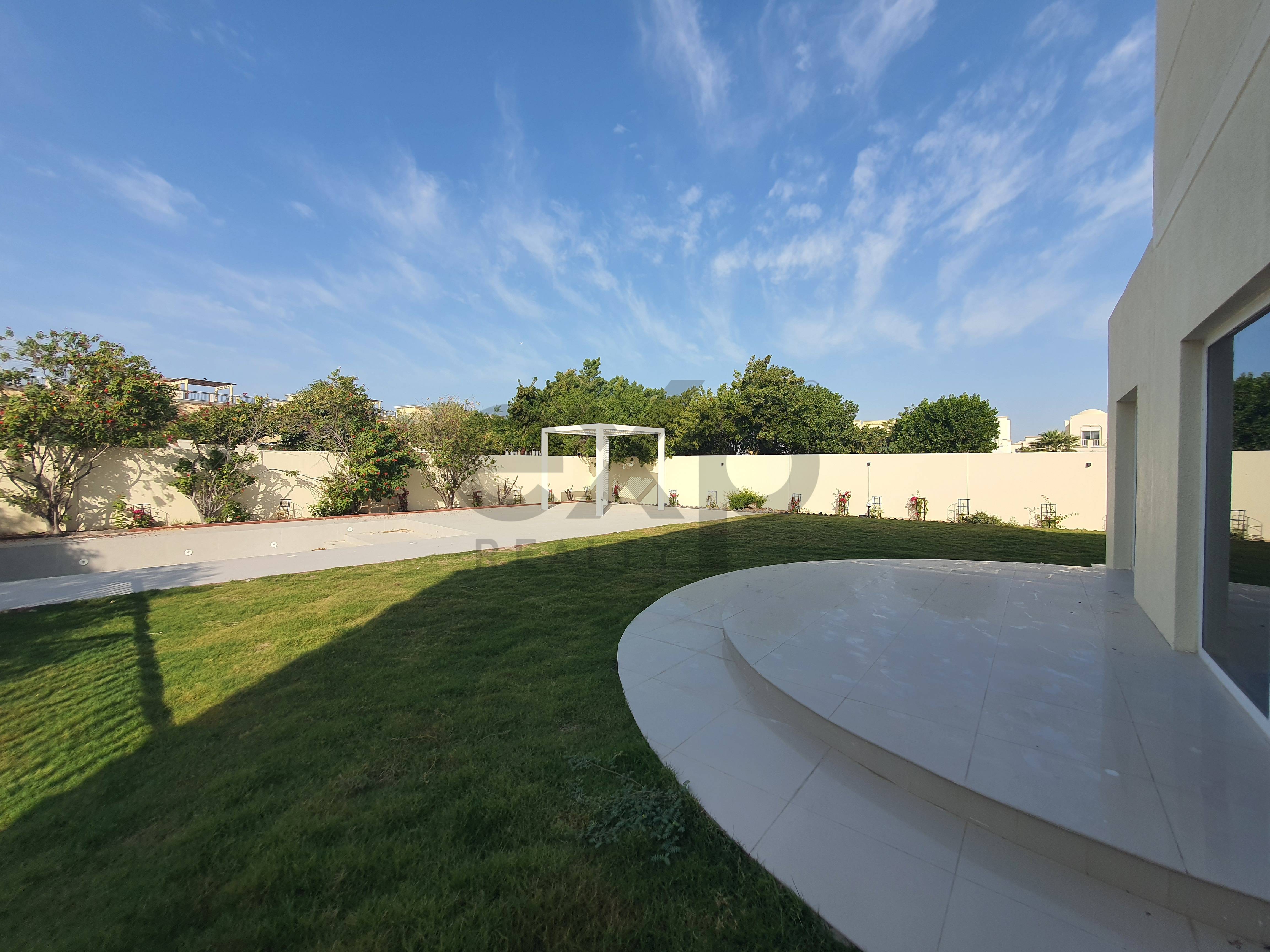 Villa for sale in Dubai, The Meadows, Dubai, 9750 ft²