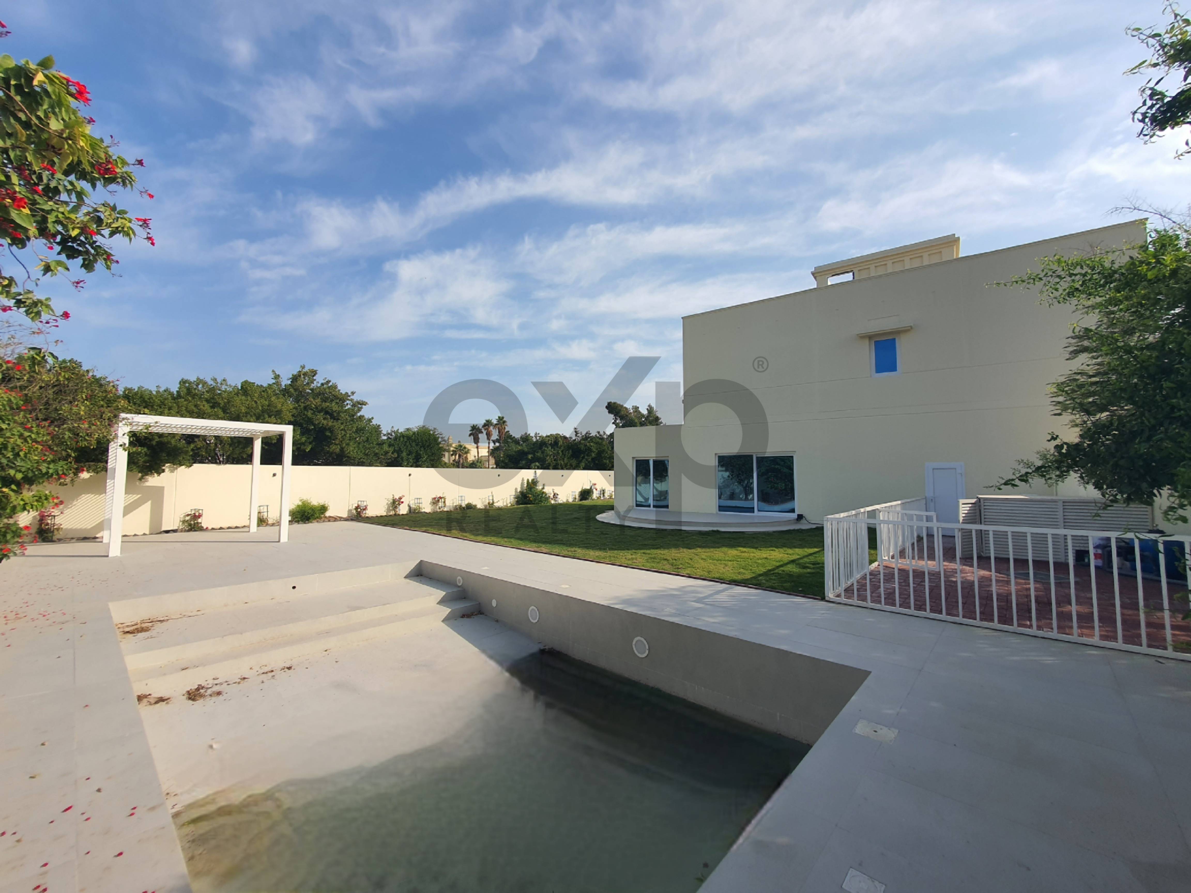 Villa for sale in Dubai, The Meadows, Dubai, 9750 ft²