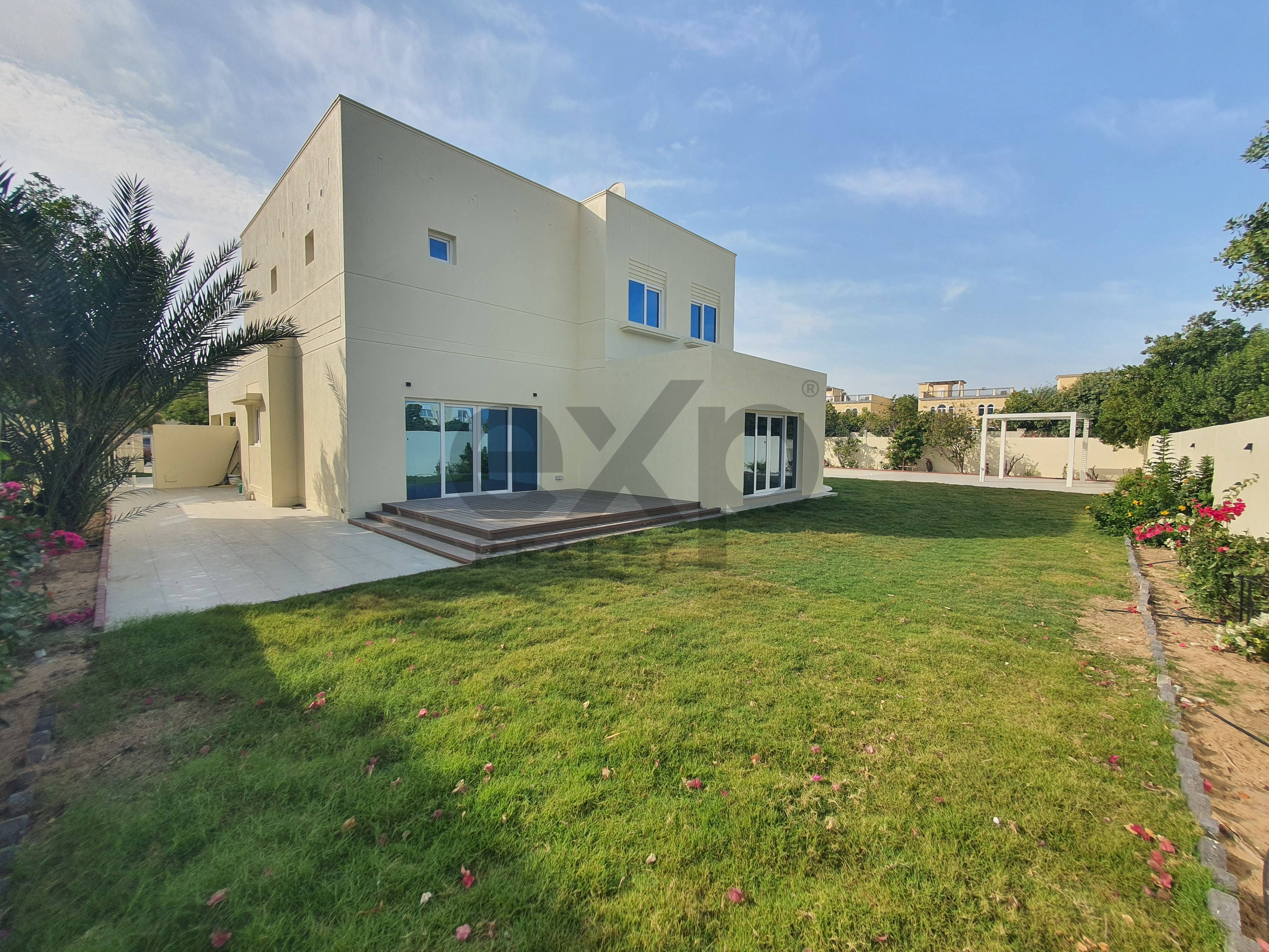 Villa for sale in Dubai, The Meadows, Dubai, 9750 ft²