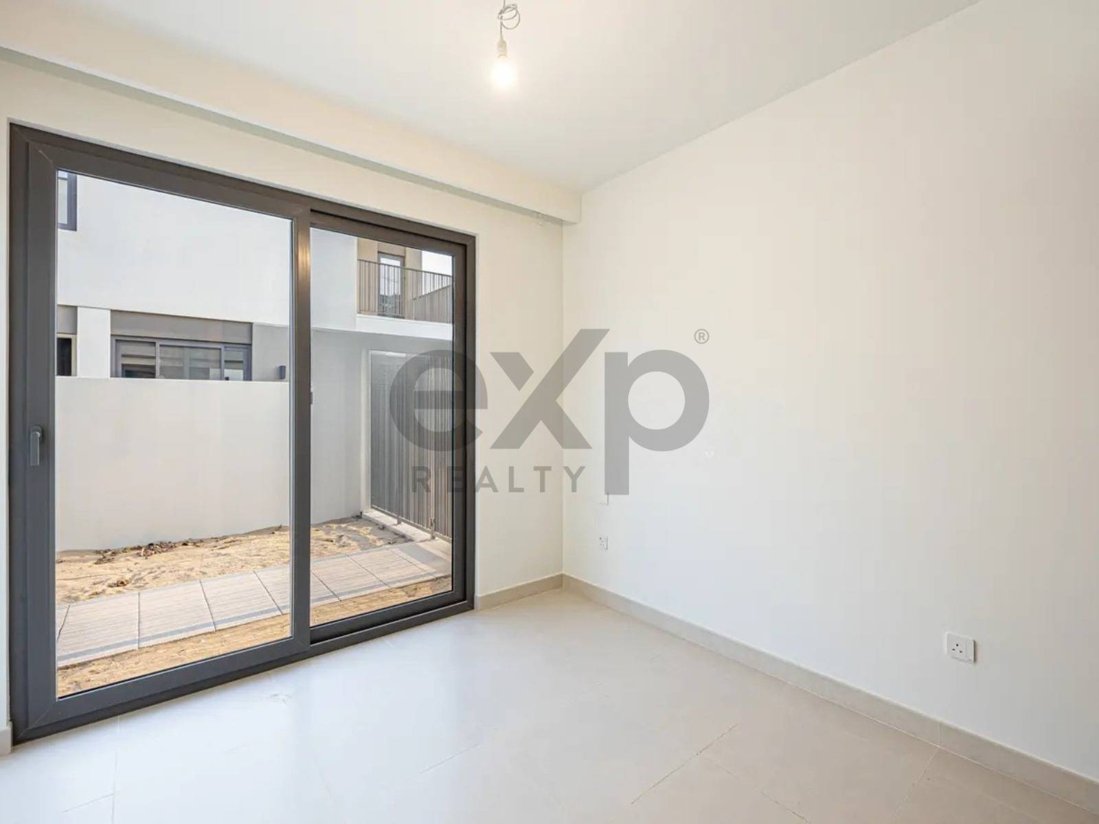 Townhouse for sale in Dubai, Tilal Al Ghaf, Dubai, 2471 ft²