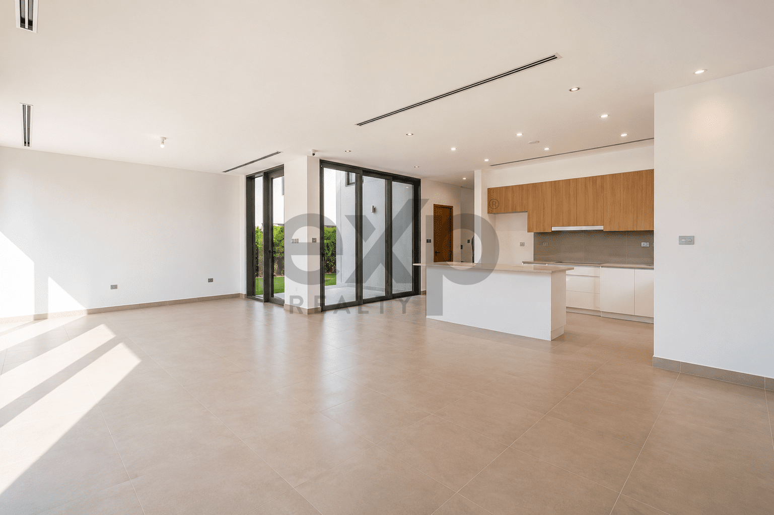Vacant | Single Row | Large Plot | Corner Villa