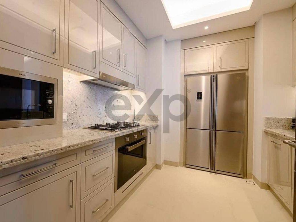 Apartment for sale in Dubai, Downtown Dubai, Dubai, 2438 ft²