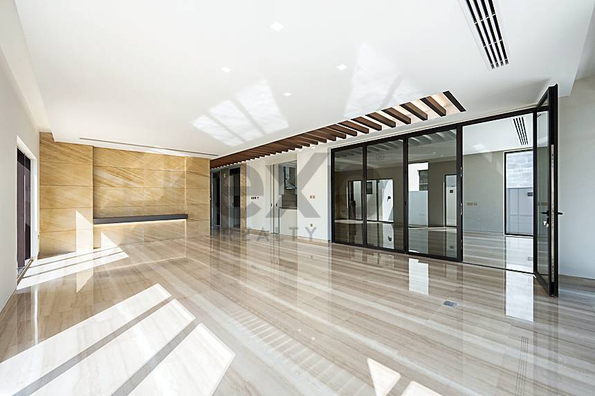 Villa for sale in Dubai, DAMAC Hills, Dubai, 5543 ft²