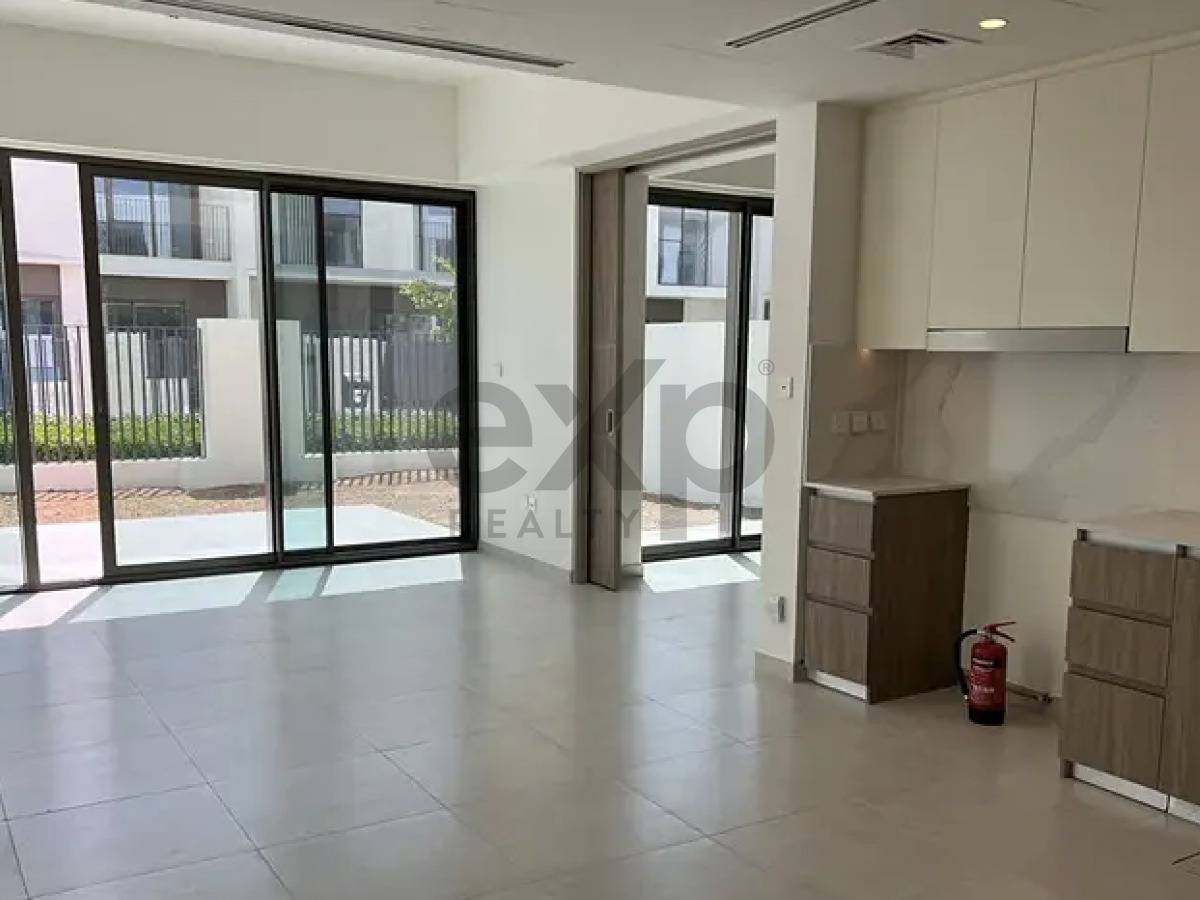 Villa for sale in Dubai, The Valley, Dubai, 1873 ft²