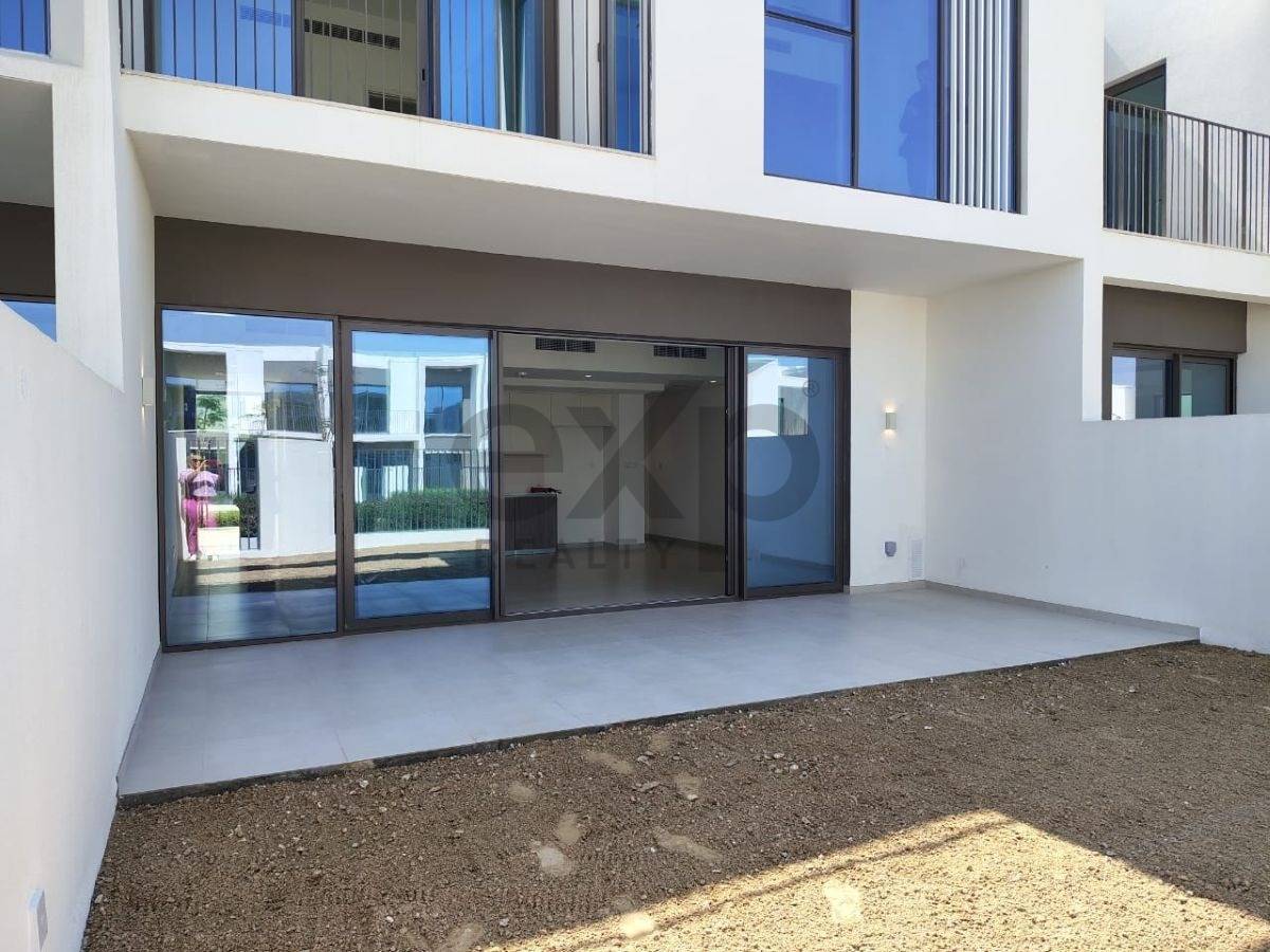 Villa for sale in Dubai, The Valley, Dubai, 1873 ft²