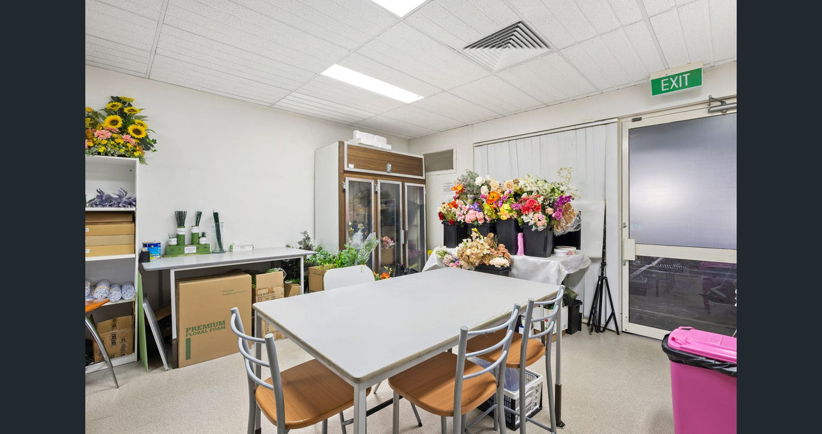 HUGE PRICE REDUCTION Desperate Sale MUST BE SOLD Invest/Occupy/Shop/Office/Retail