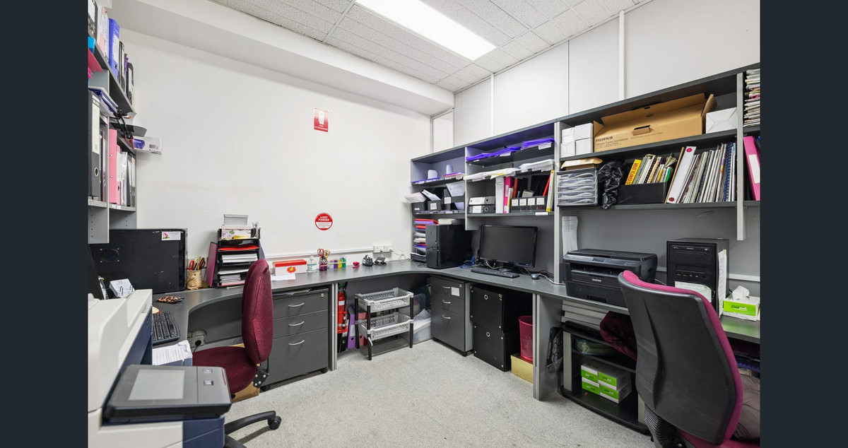 HUGE PRICE REDUCTION Desperate Sale MUST BE SOLD Invest/Occupy/Shop/Office/Retail