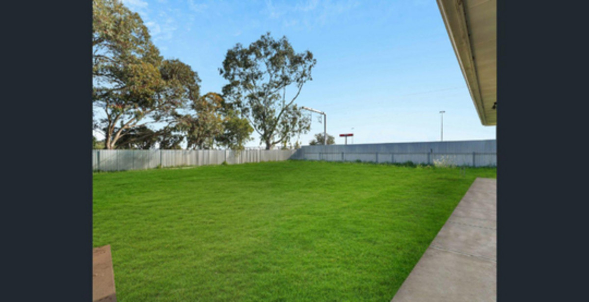 A solid brick, 3-bedroom home on a spacious lot!
712 sqm with 19.1 frontage
39 CARROLL AVE KILBURN